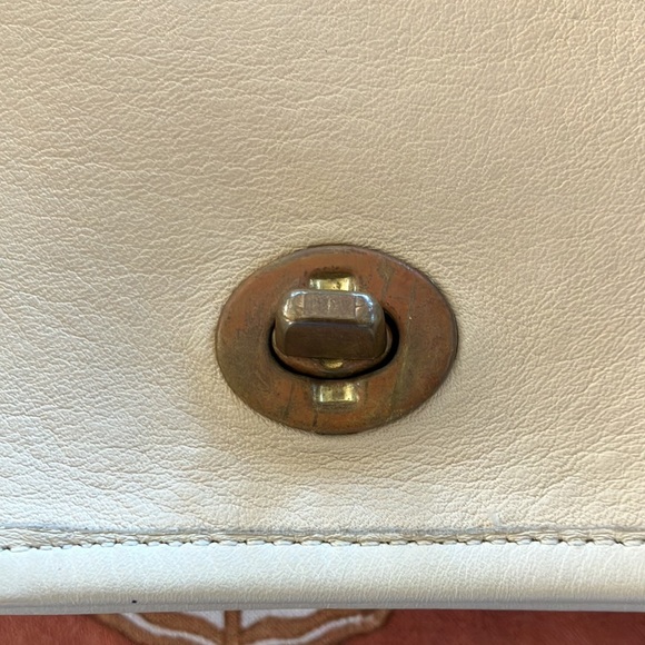 Vintage Coach NYC Dinky Crossbody bag in Bone White - Picture 8 of 9